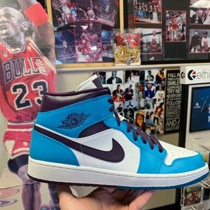 Air Jordan 1 Mid “Hornets” Sz 13